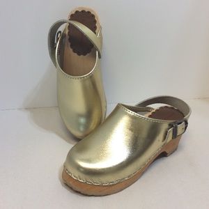 Hanna Andersson clog strap gold girls Eu 30/ US 12
